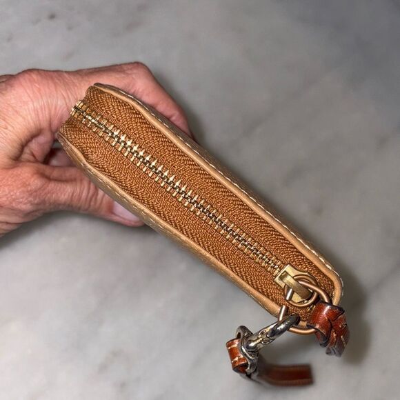 Dooney & Bourke Wallet Wristlet Pebbled Leather Full Zip Continental tan Wallet - Picture 7 of 16